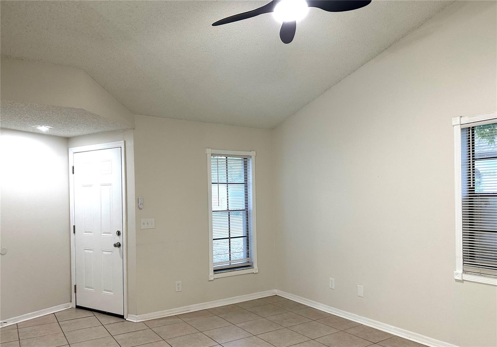 Image 6 of 25 For 4582 Heritage Oak Drive