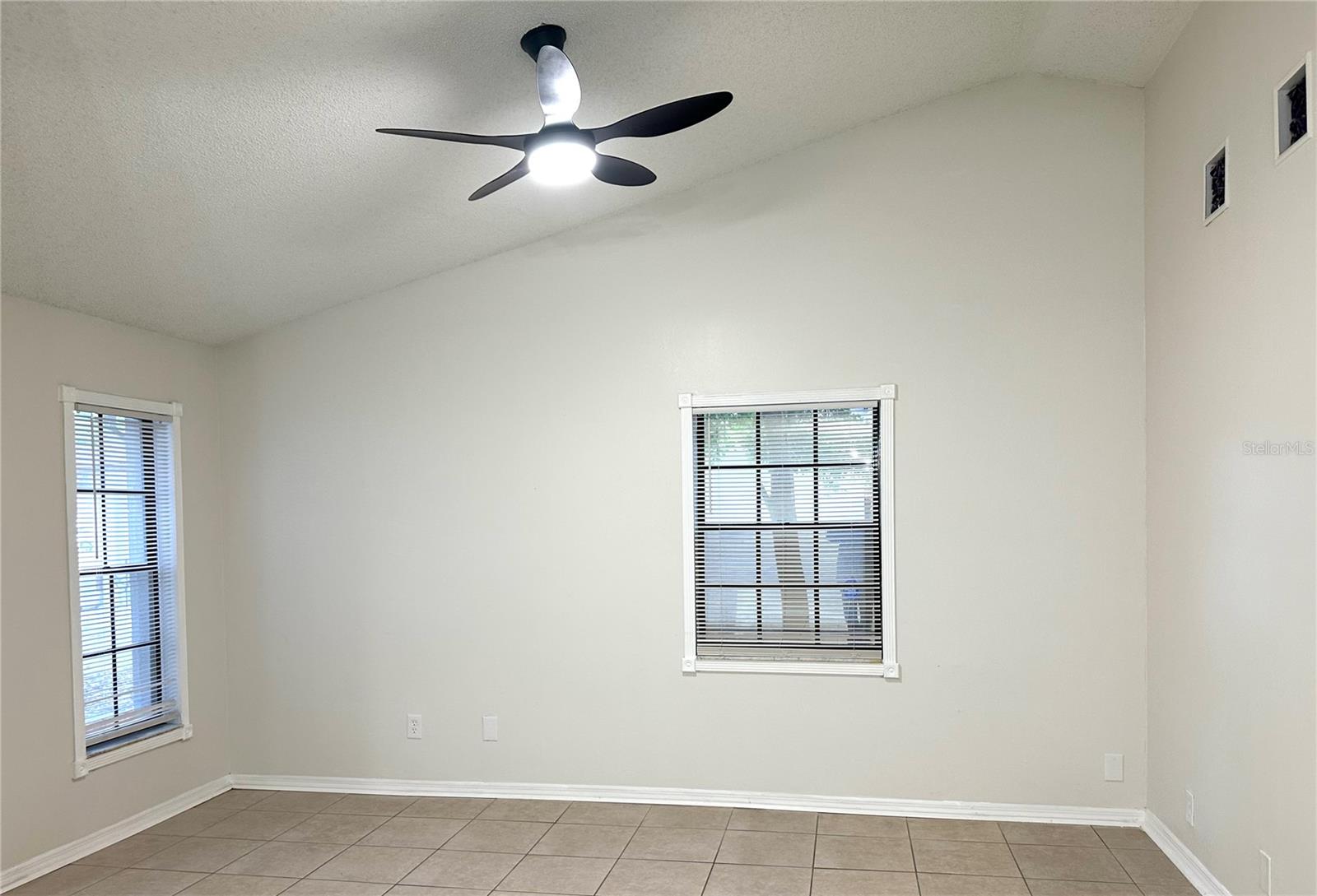 Image 7 of 25 For 4582 Heritage Oak Drive