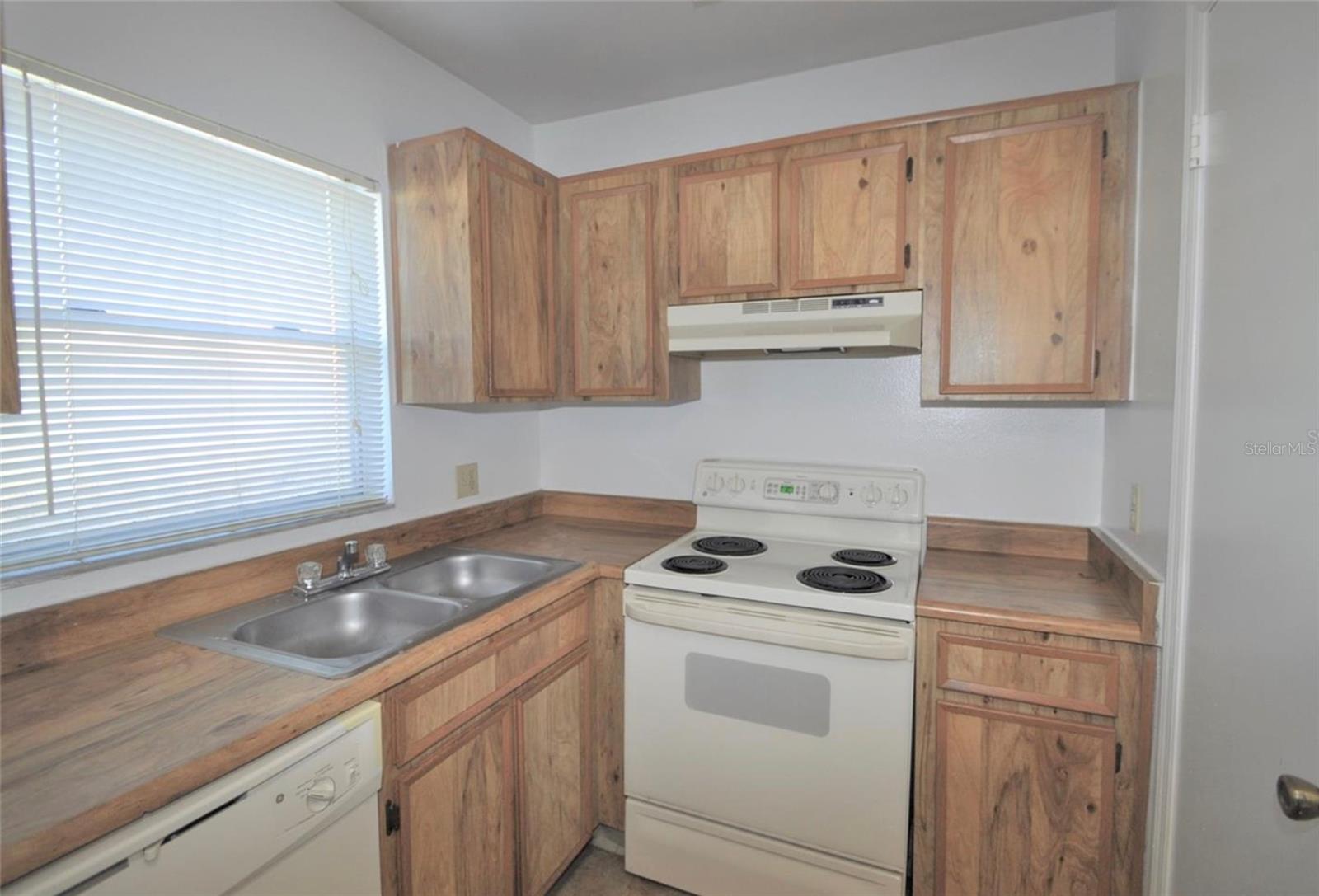 Image 3 of 9 For 4240 Pershing Pointe Place 2