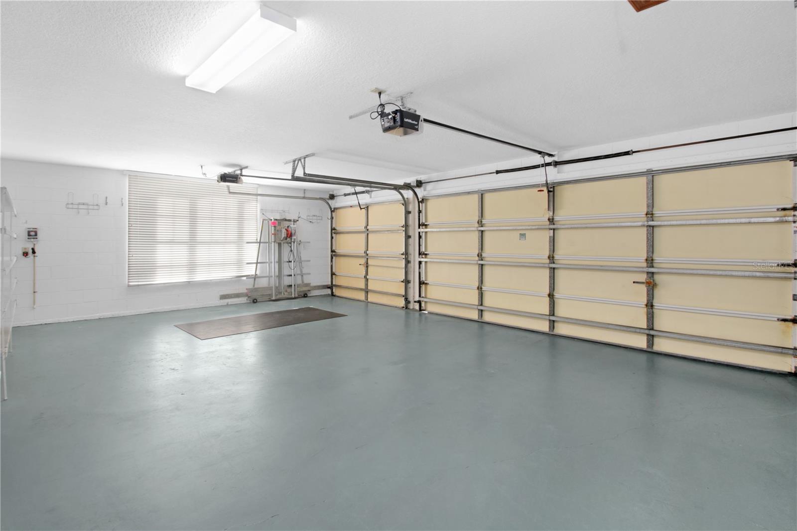 Image 12 of 42 For 400 Interlachen Court