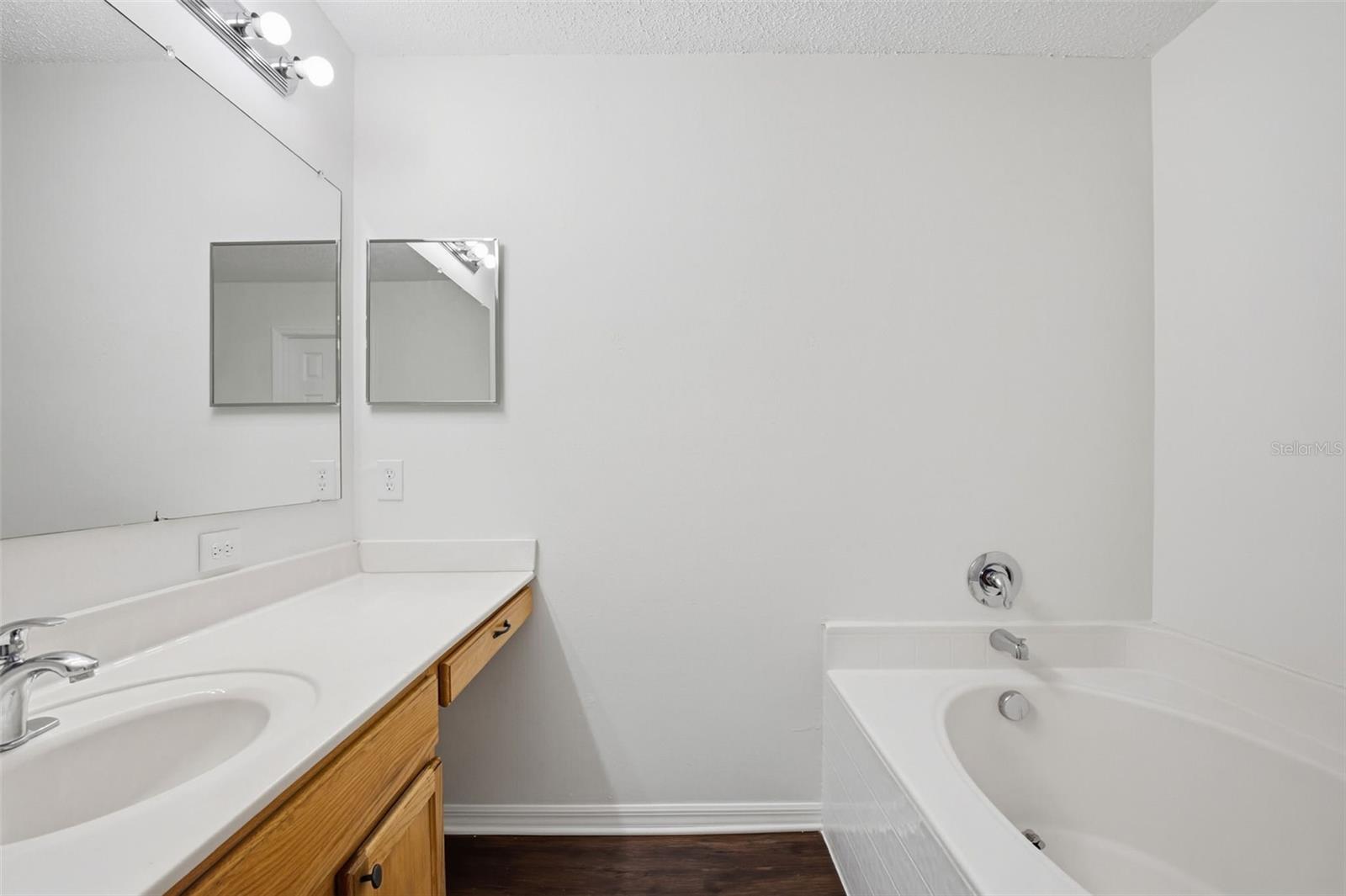 Image 33 of 40 For 31443 Loch Aline Drive