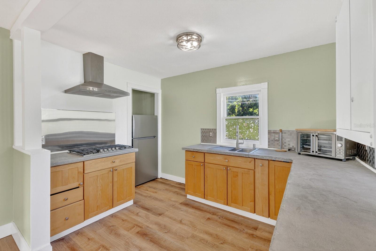 Image 21 of 38 For 2127 8th Avenue N