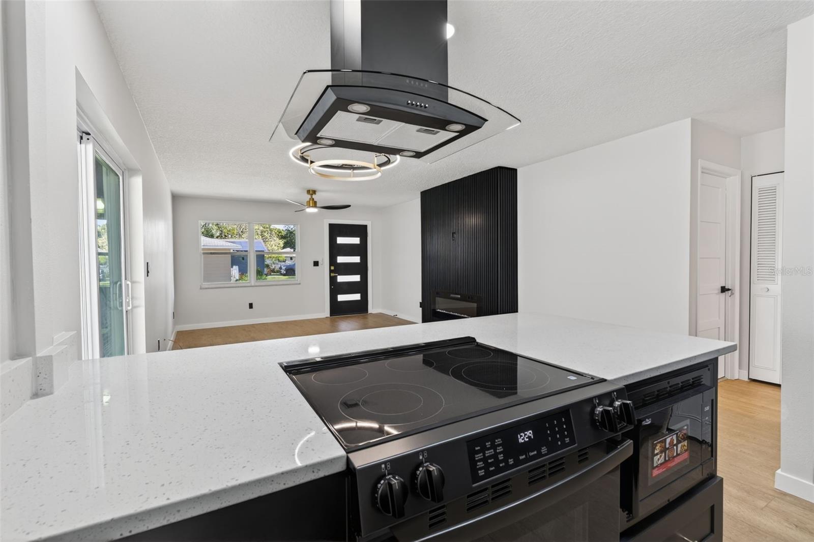 Image 11 of 25 For 508 Hibiscus Way