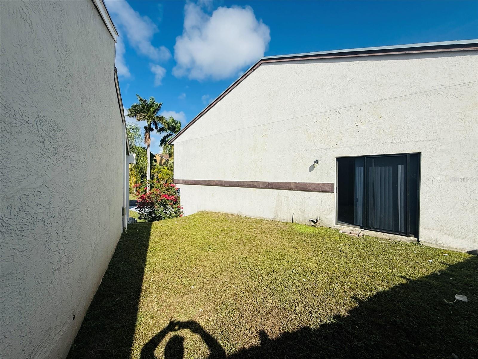 Listing photo id 23 for 9928 218th Terrace