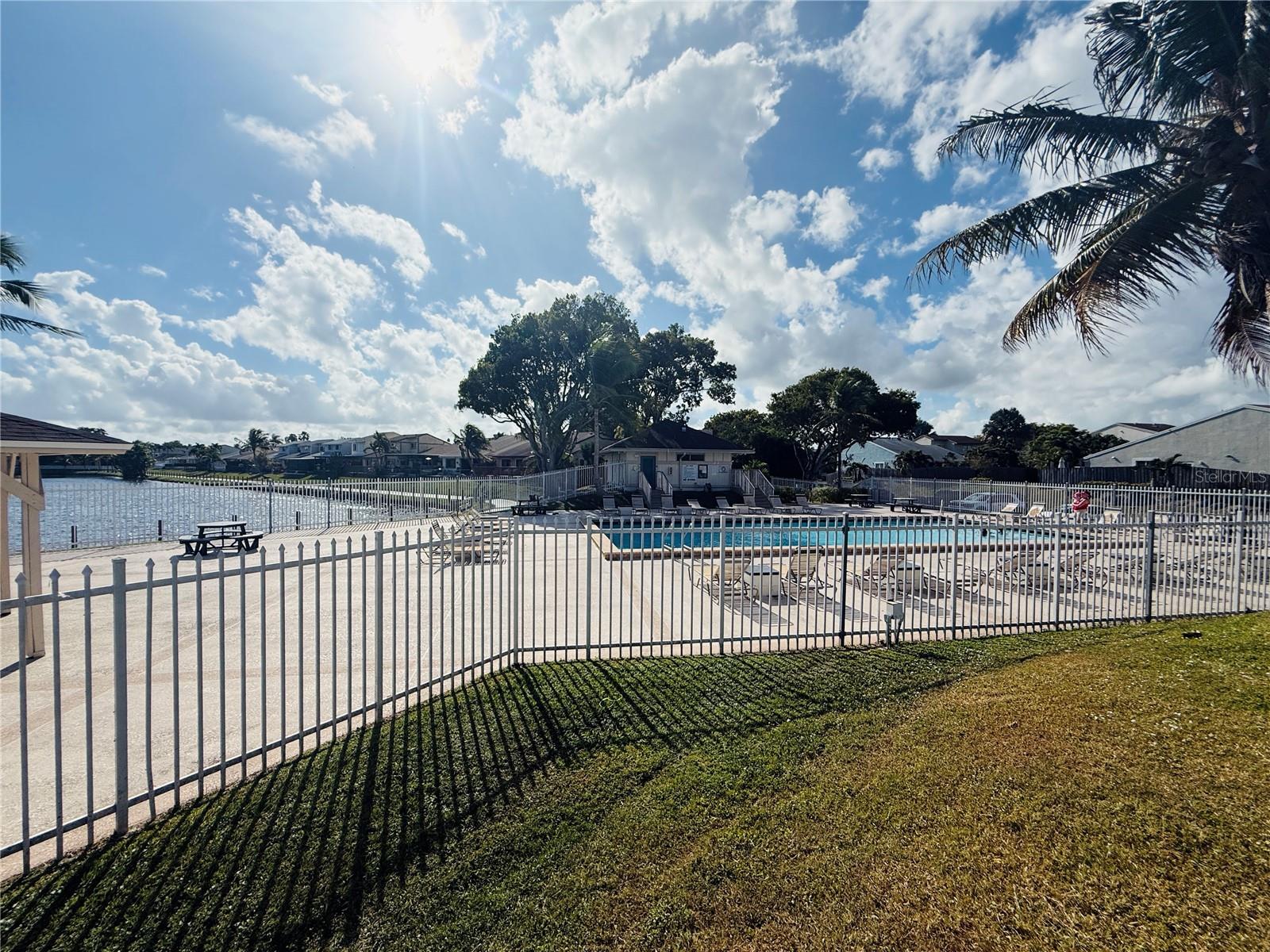 Listing photo id 29 for 9928 218th Terrace