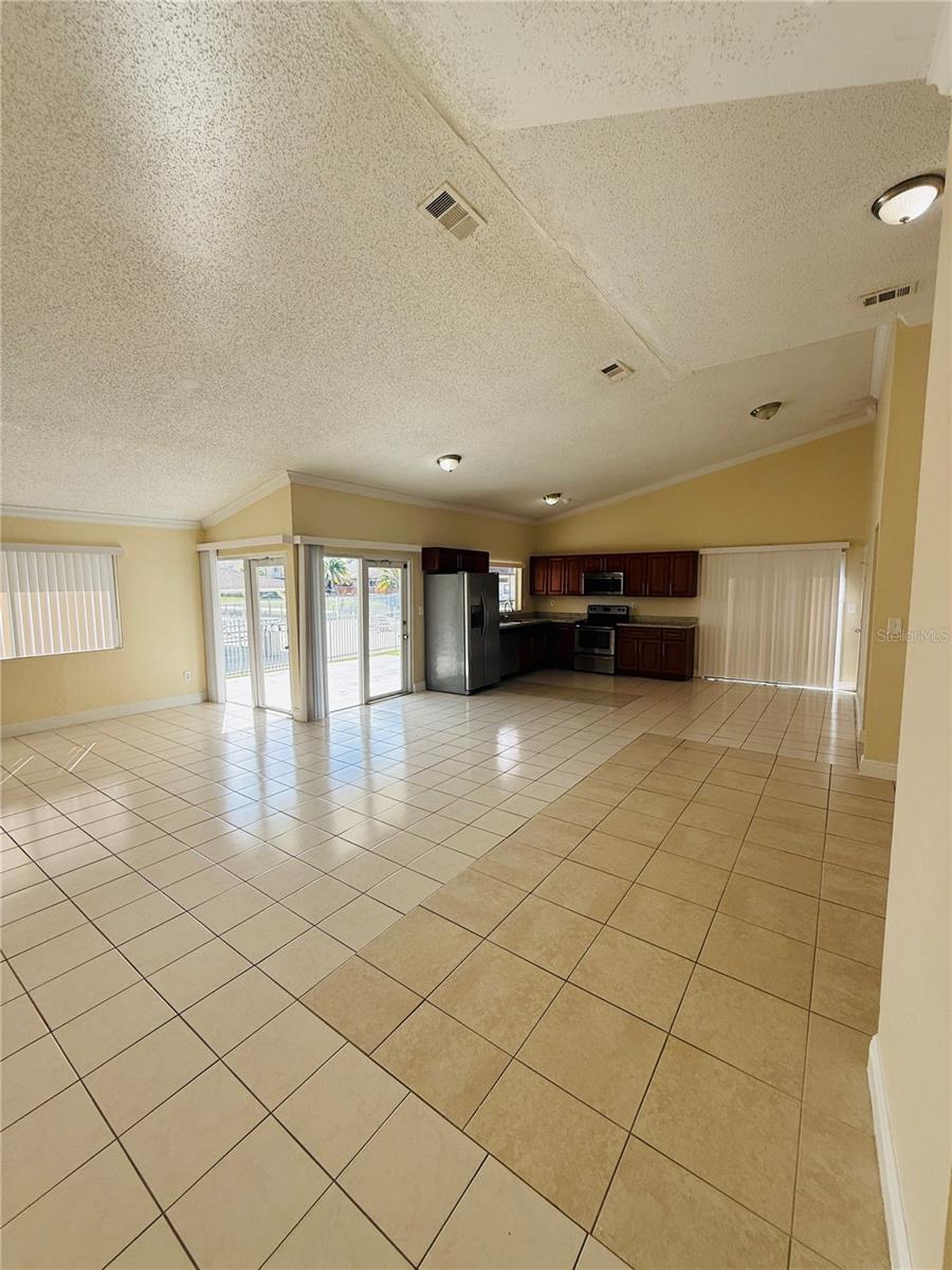 Listing photo id 3 for 9928 218th Terrace