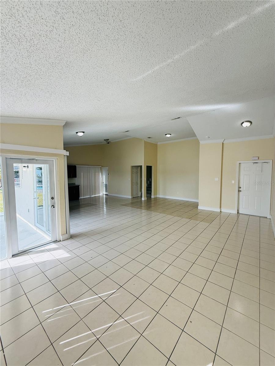 Listing photo id 4 for 9928 218th Terrace