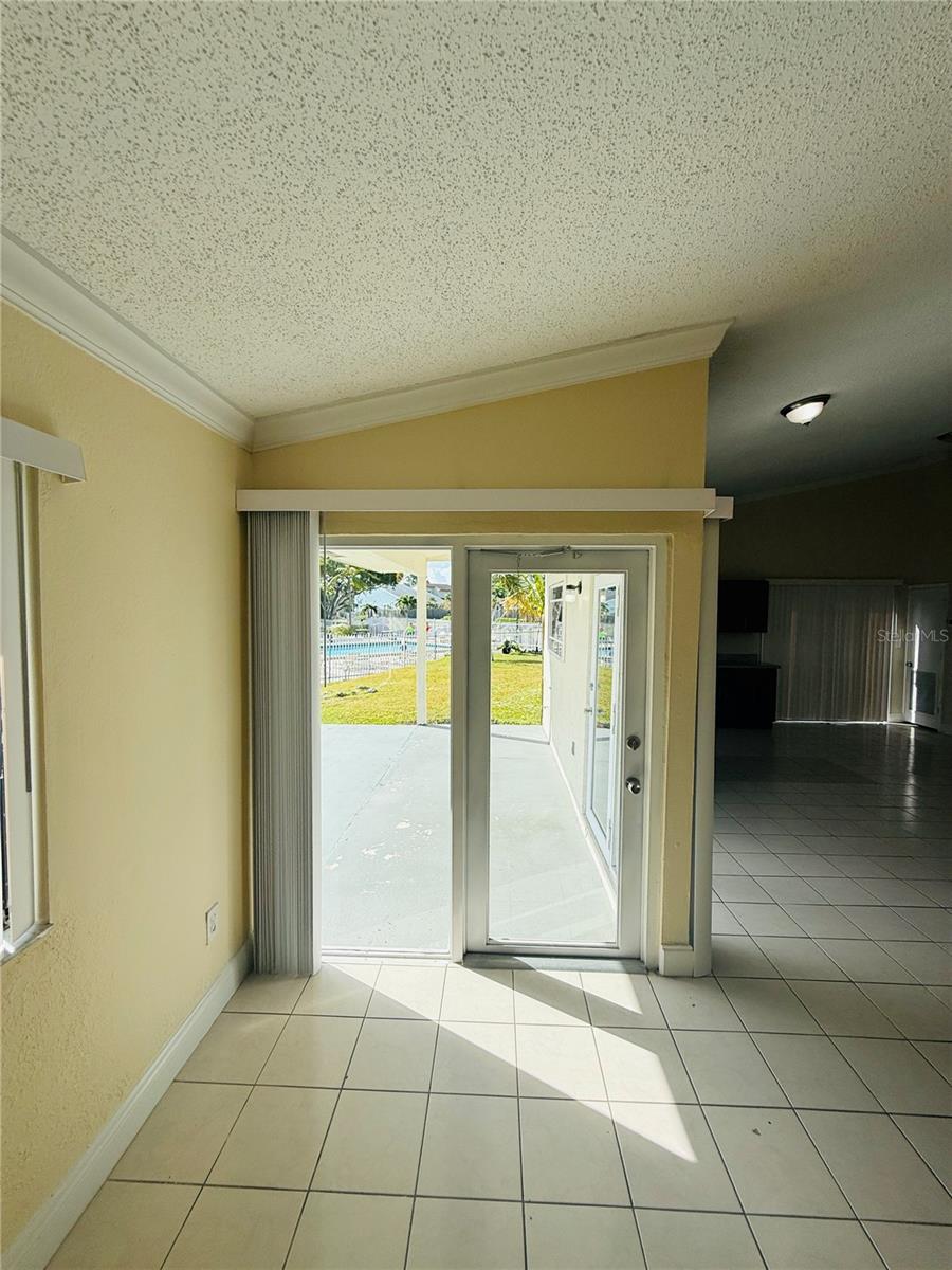 Listing photo id 5 for 9928 218th Terrace