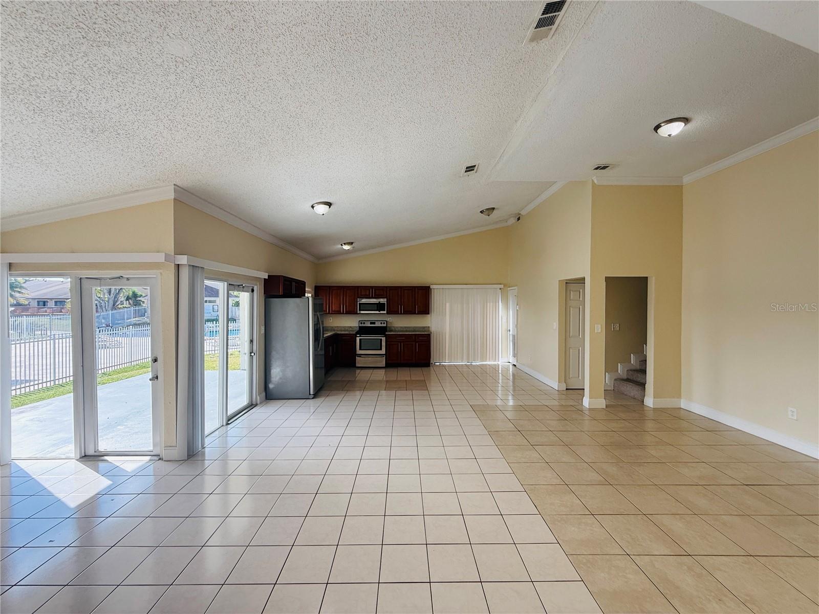 Listing photo id 7 for 9928 218th Terrace