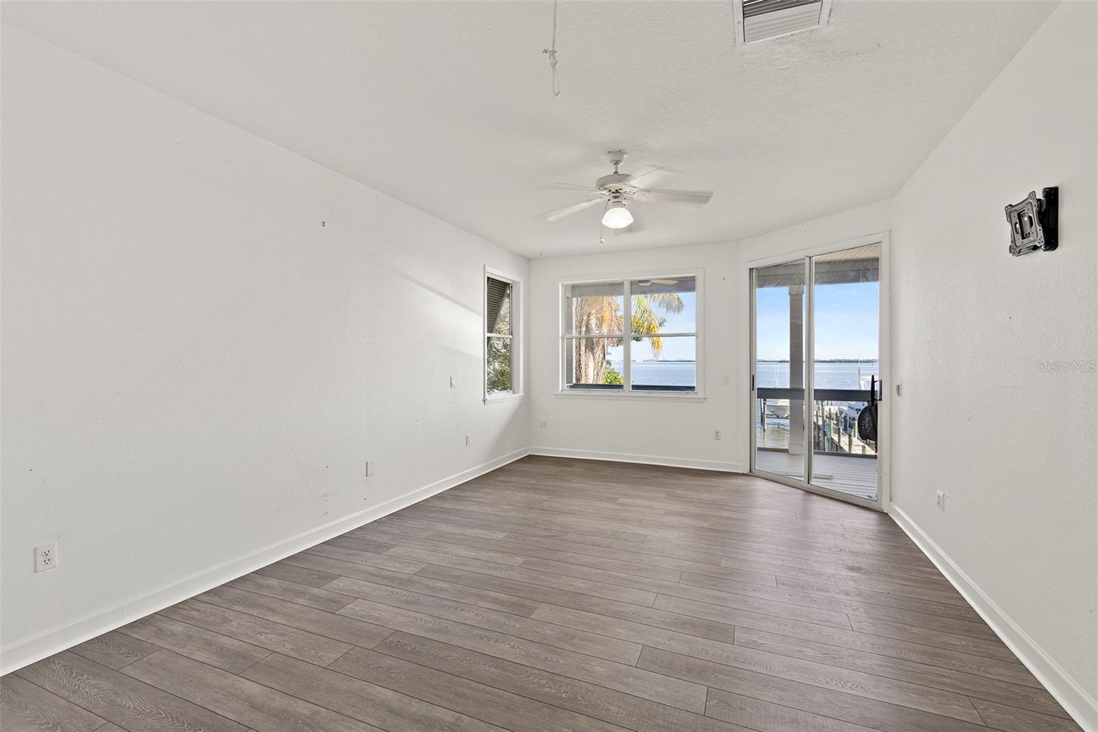 Image 13 of 40 For 954 Banana River Drive