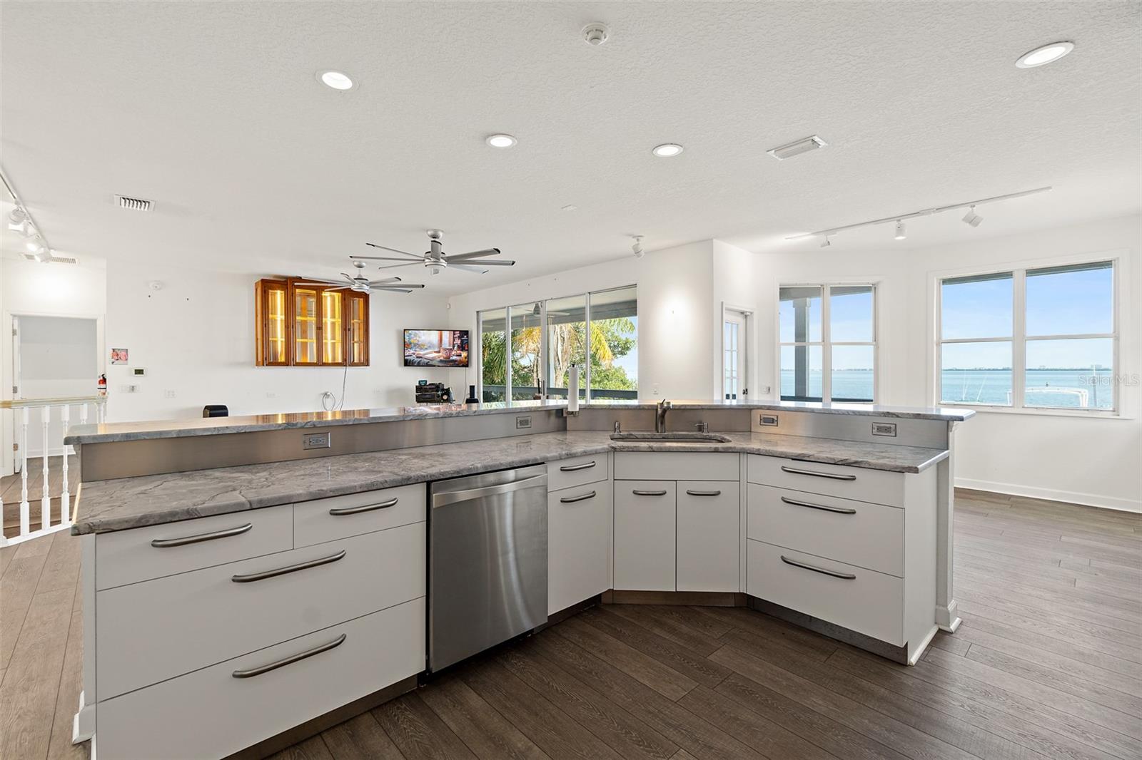 Image 31 of 40 For 954 Banana River Drive