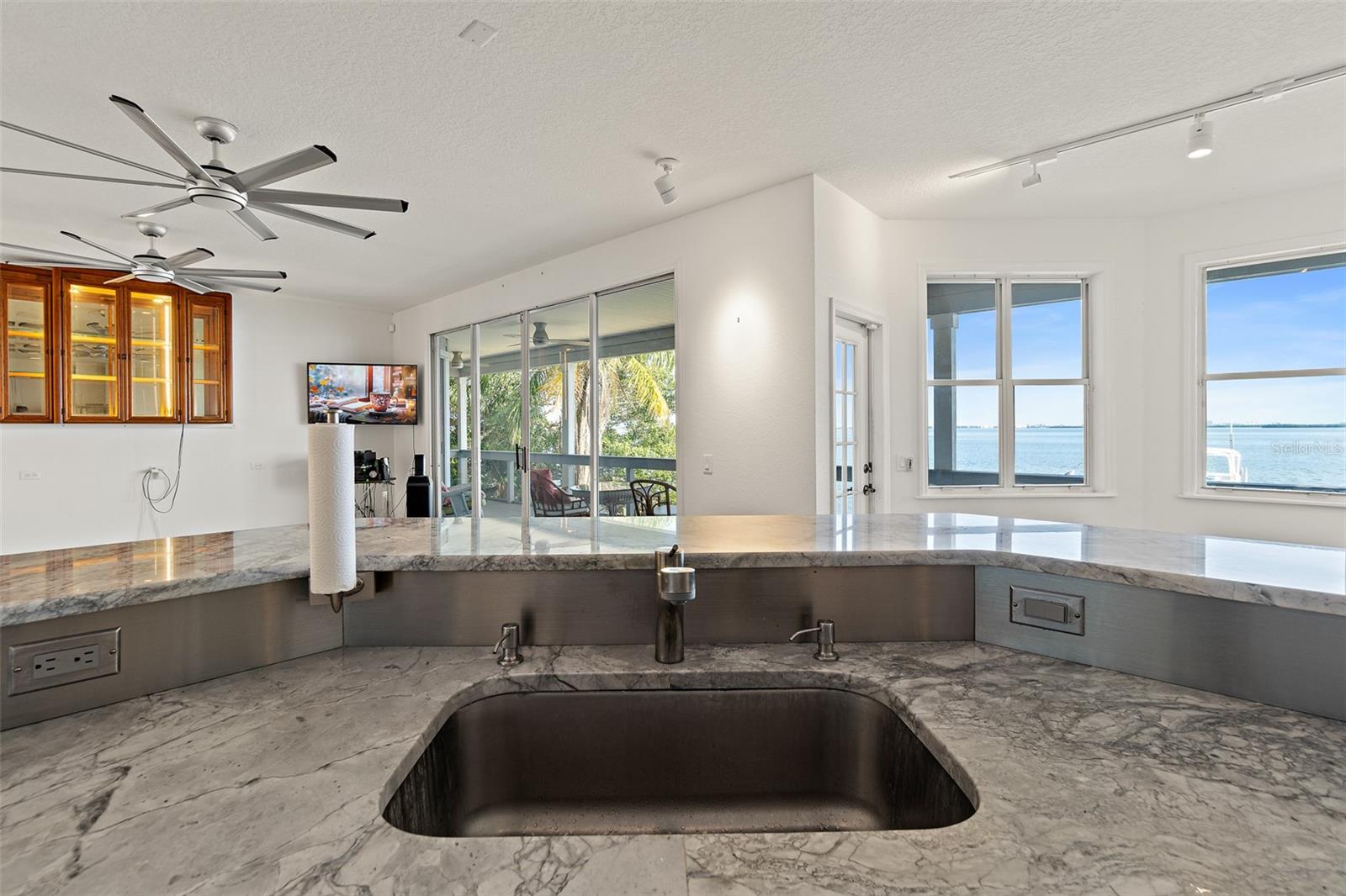 Image 32 of 40 For 954 Banana River Drive