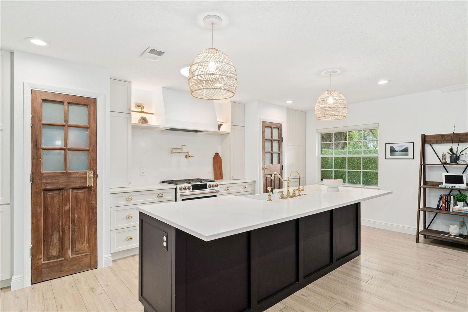 Image 31 of 34 For 2270 Deloraine Trail