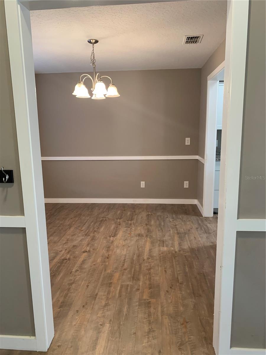 Image 5 of 39 For 1529 Spring Ridge Circle