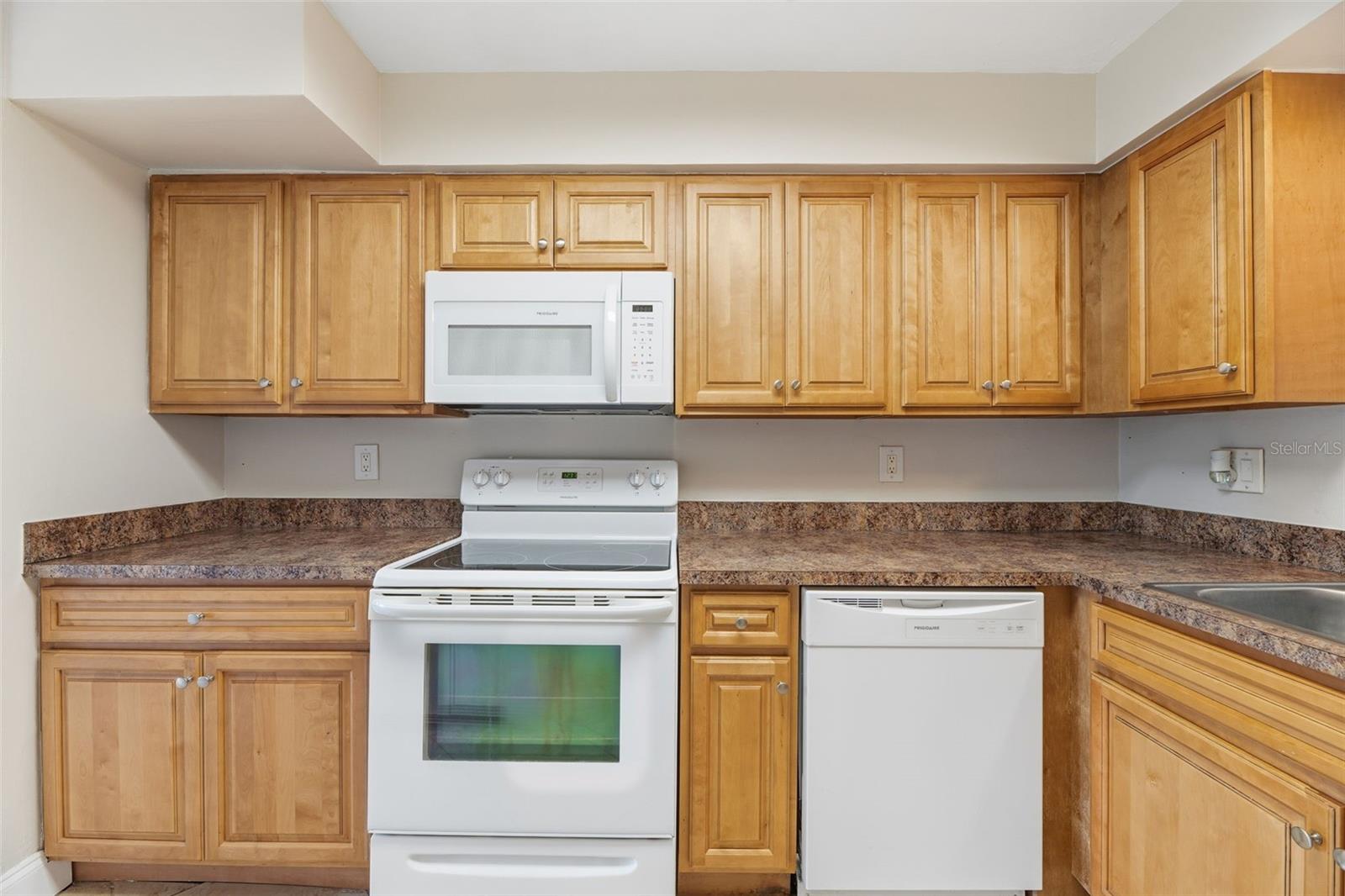 Image 17 of 36 For 2833 35th Street