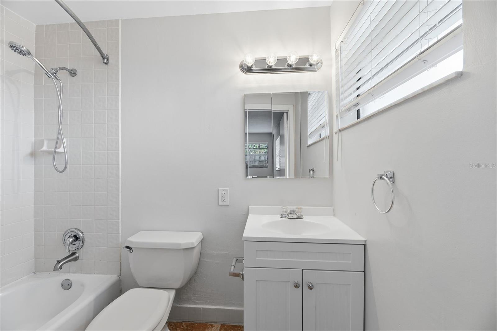 Image 28 of 36 For 2833 35th Street