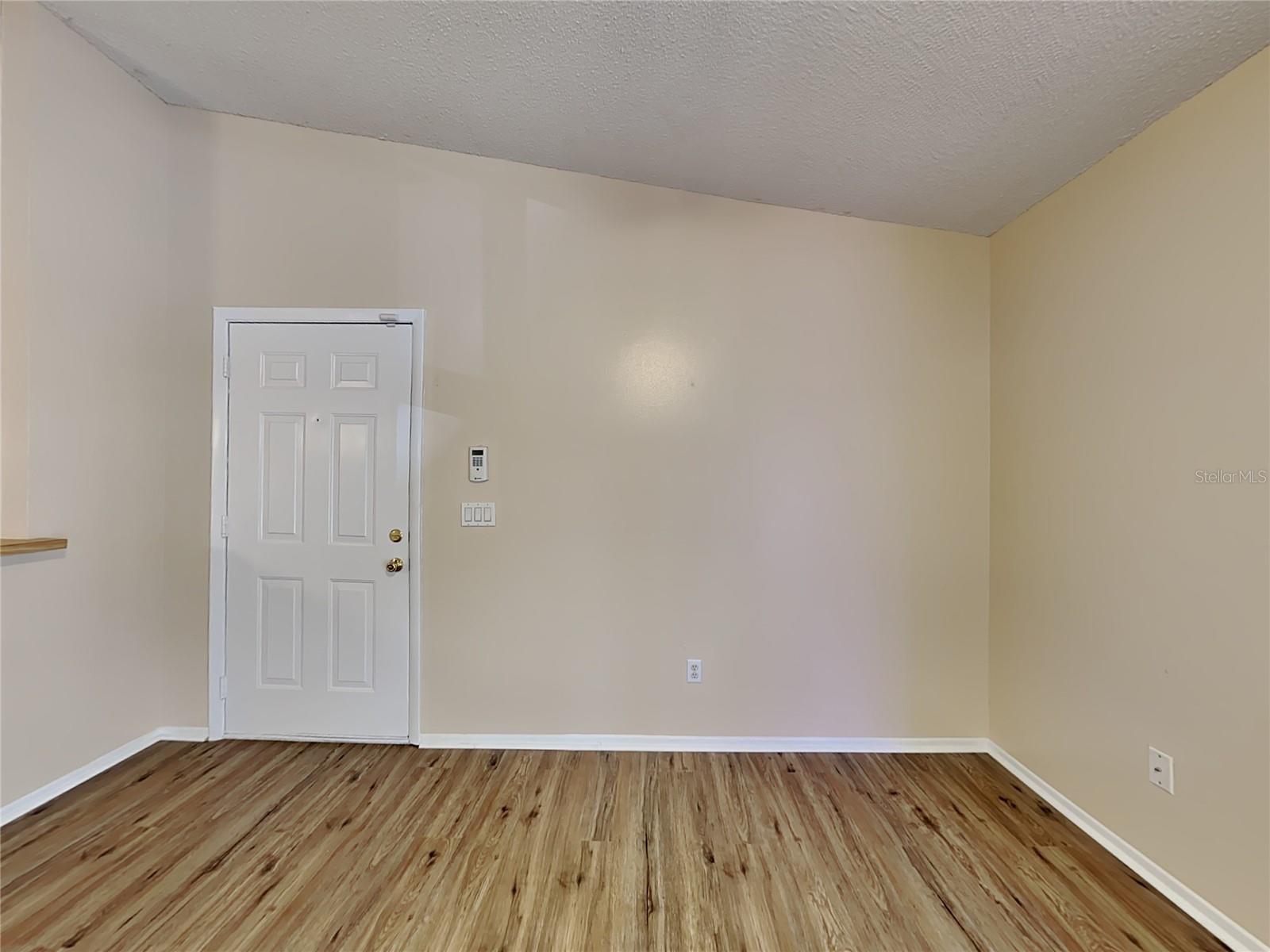 Image 3 of 15 For 2758 Oak Park Way 201