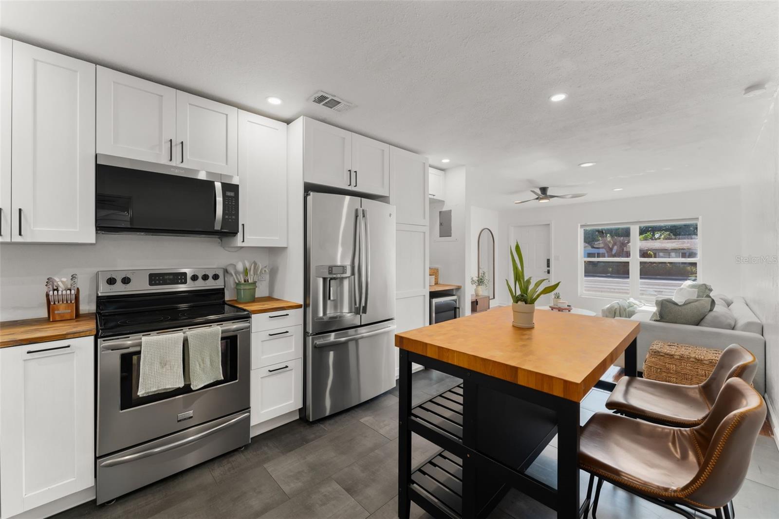 Image 10 of 28 For 2005 Virginia Drive