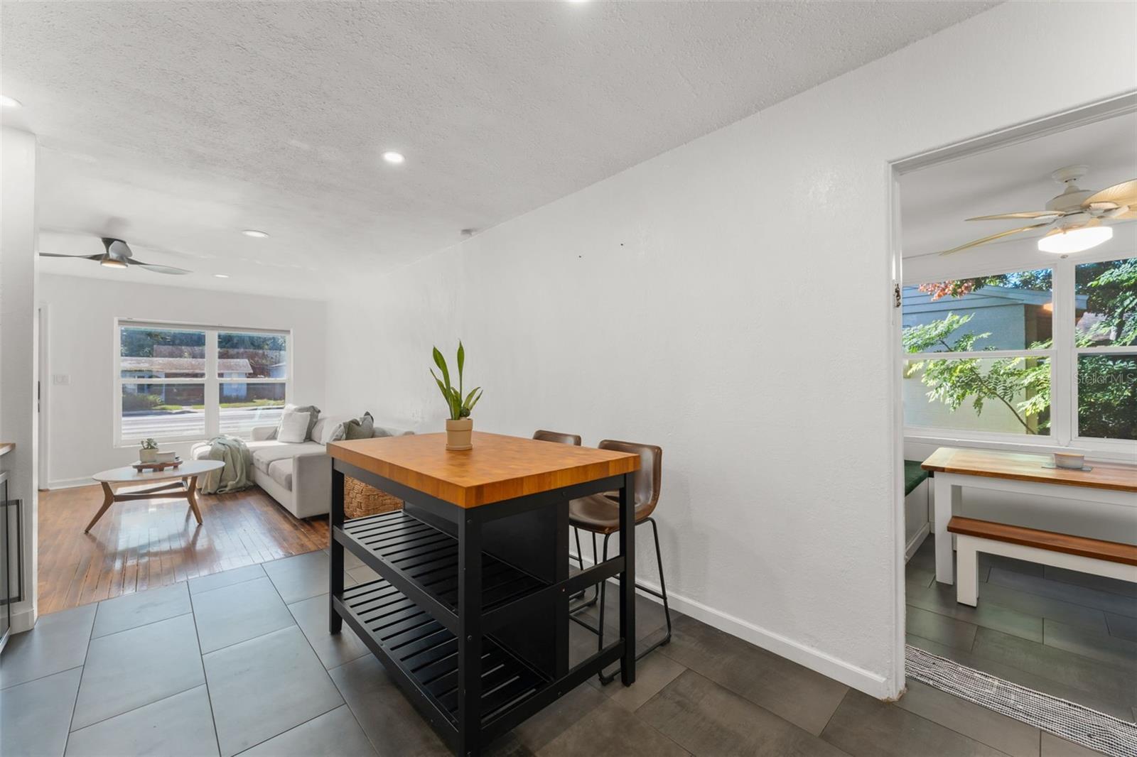 Image 11 of 28 For 2005 Virginia Drive