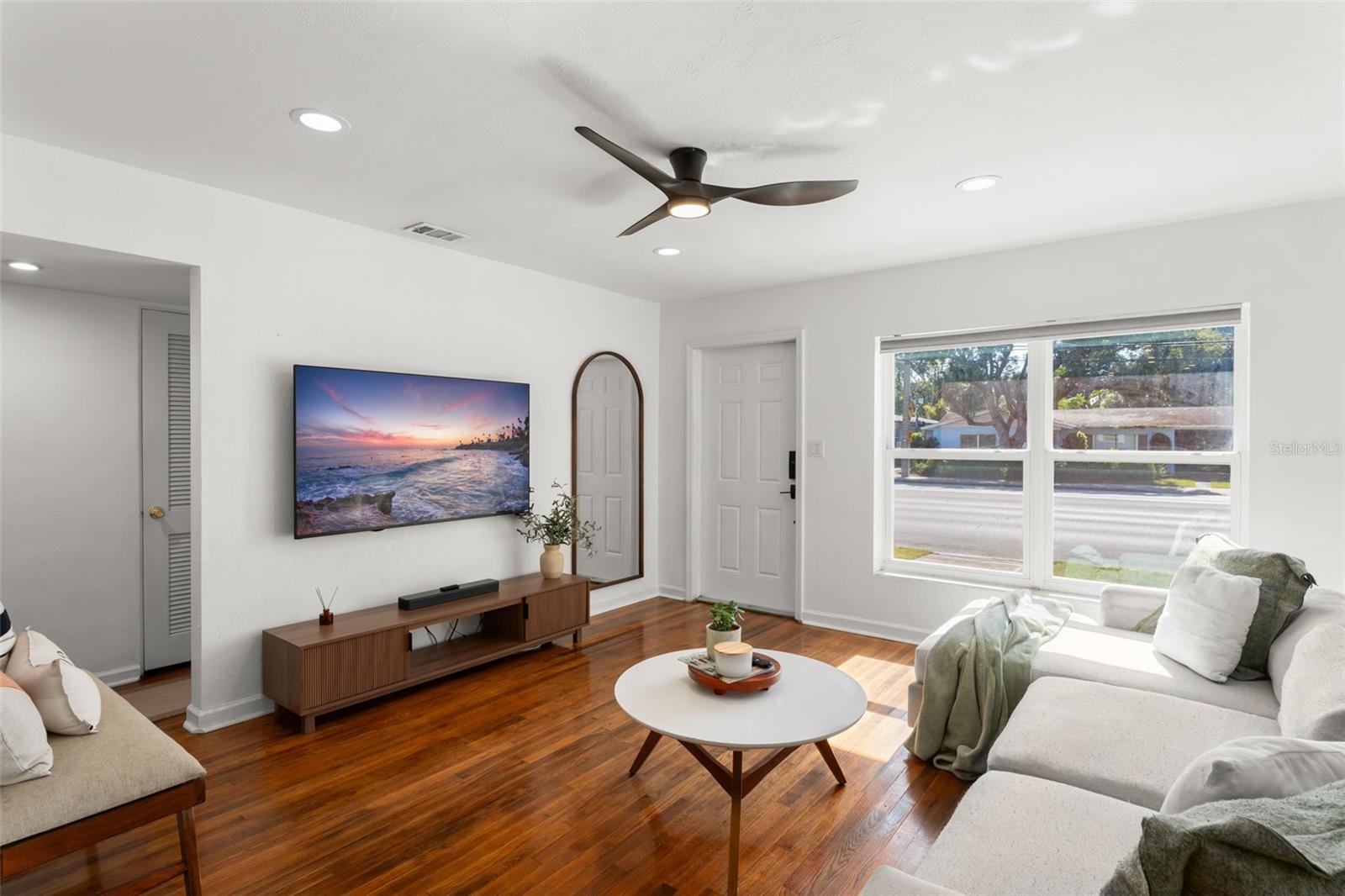 Image 6 of 28 For 2005 Virginia Drive