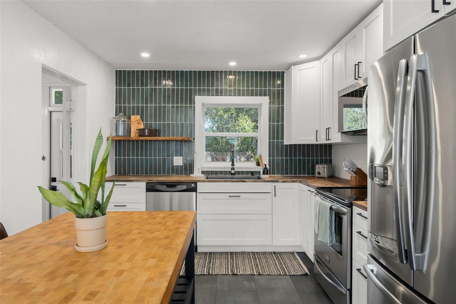 Image 9 of 28 For 2005 Virginia Drive