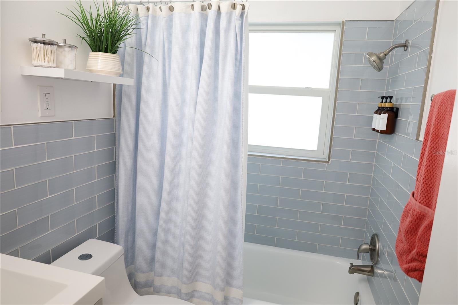 Image 17 of 61 For 7716 Dartmouth Avenue N