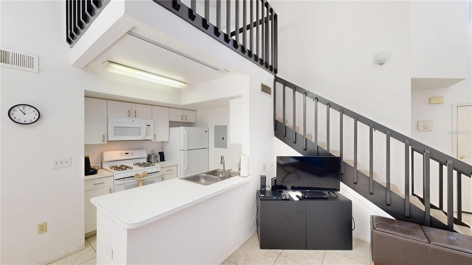 Image 21 of 39 For 8708 Papaya Drive