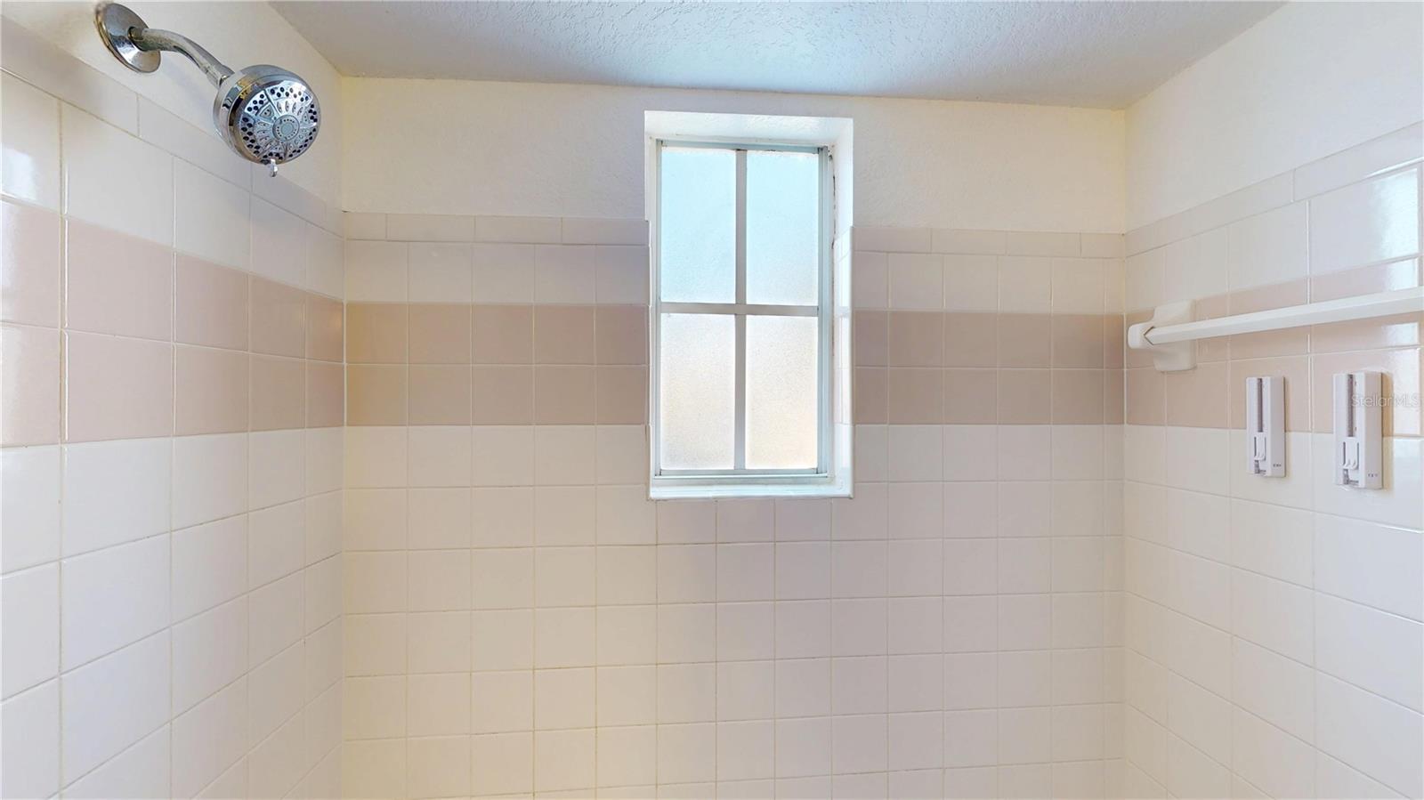 Image 26 of 39 For 8708 Papaya Drive