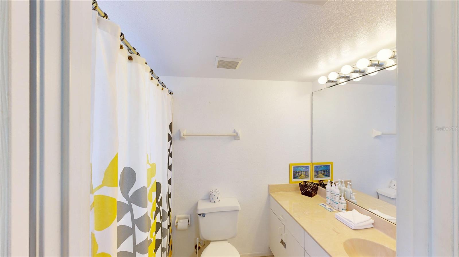 Image 31 of 39 For 8708 Papaya Drive