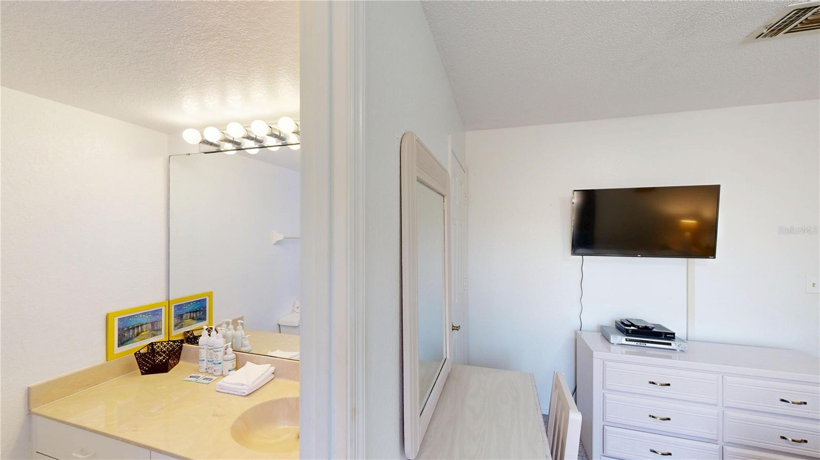 Image 32 of 39 For 8708 Papaya Drive