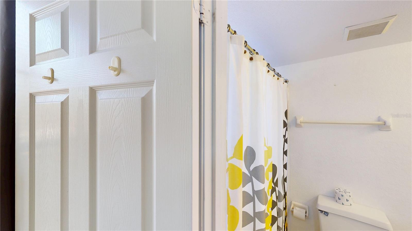 Image 33 of 39 For 8708 Papaya Drive