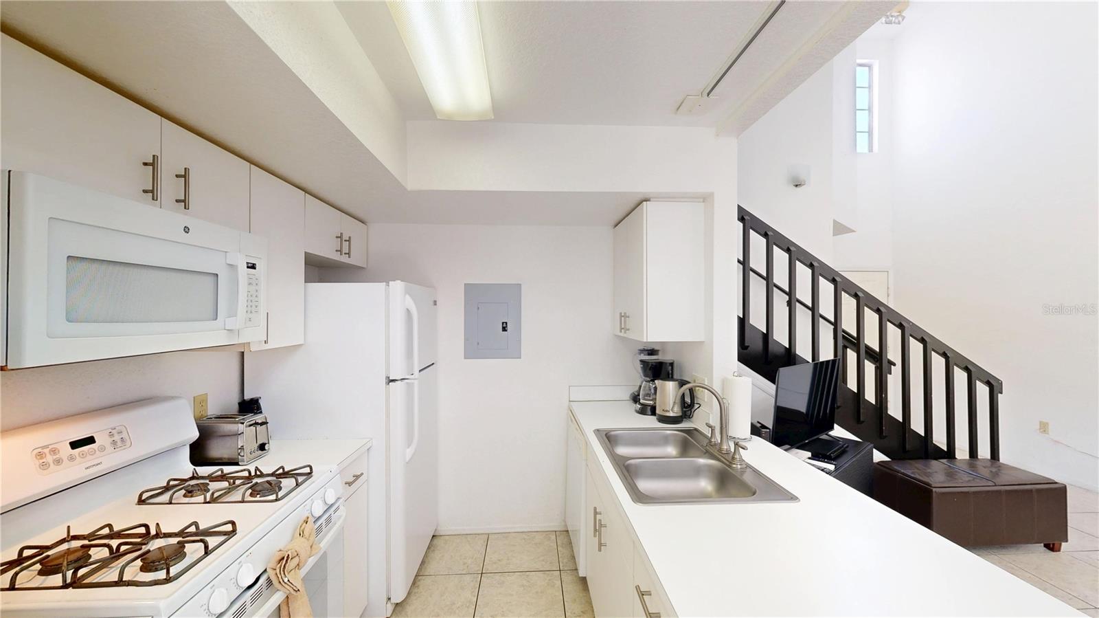 Image 5 of 39 For 8708 Papaya Drive