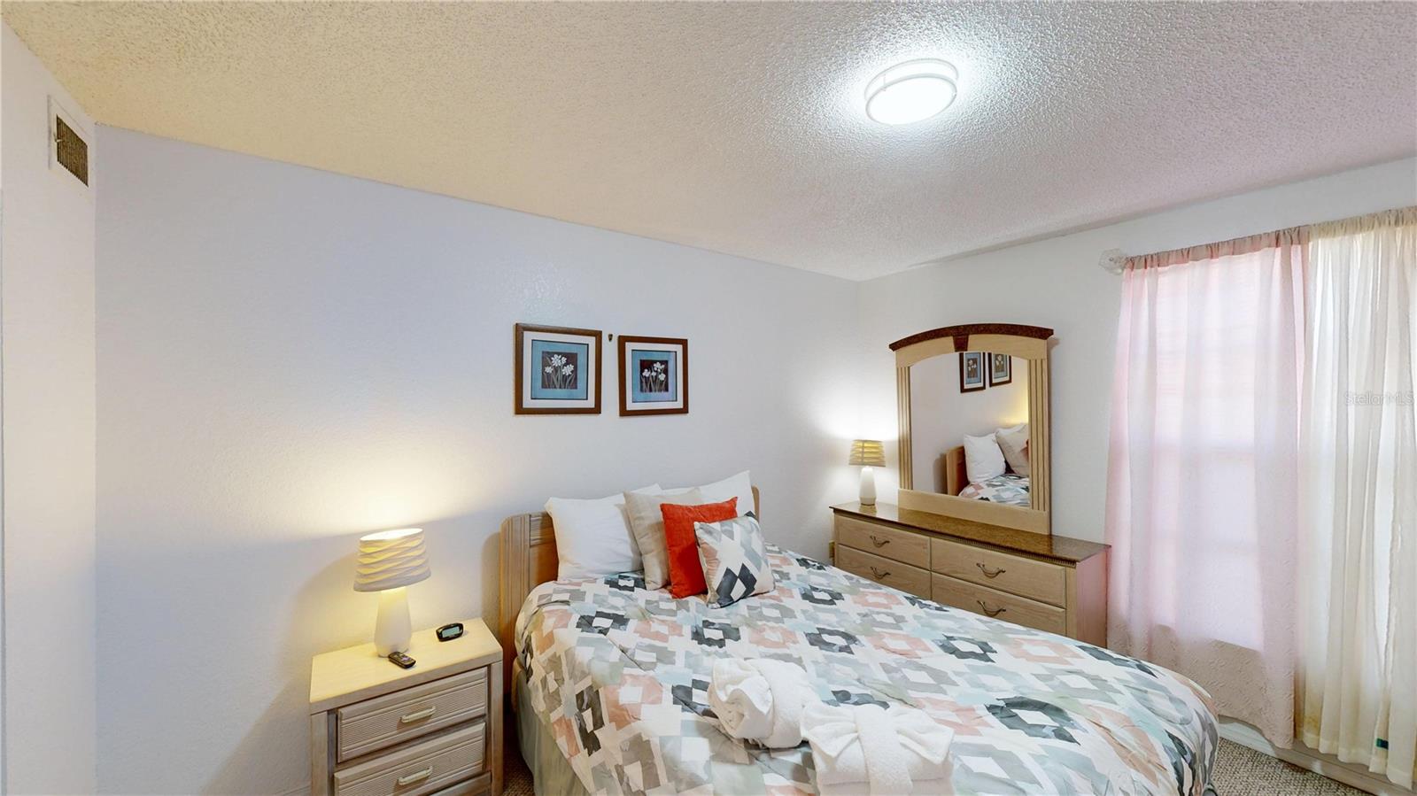 Image 8 of 39 For 8708 Papaya Drive