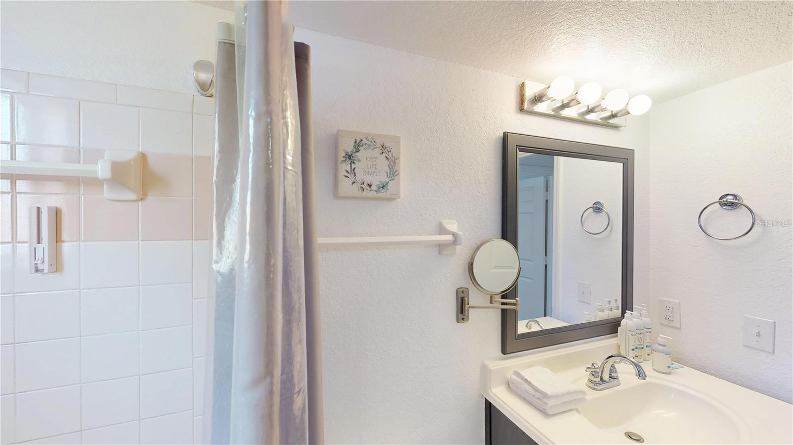 Image 9 of 39 For 8708 Papaya Drive