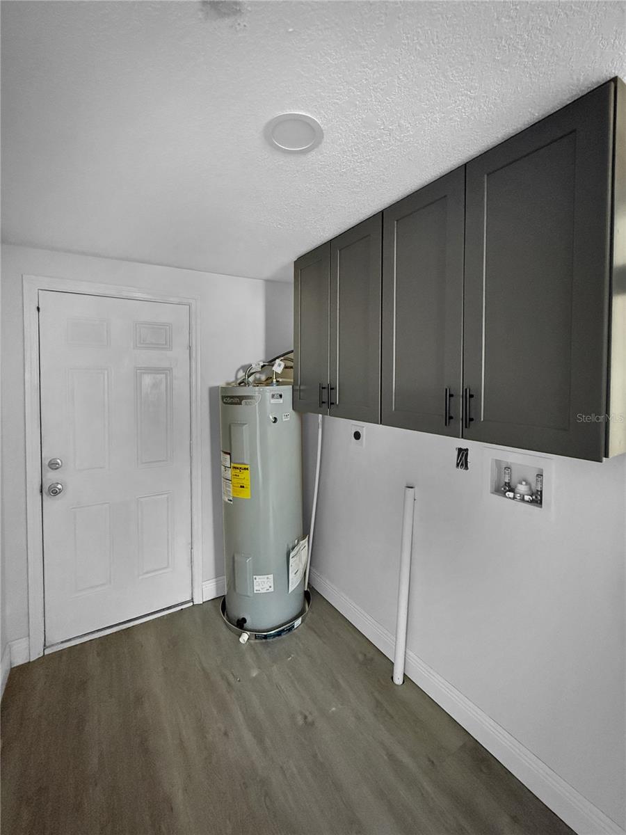 Image 7 of 13 For 1119 Hickory Avenue