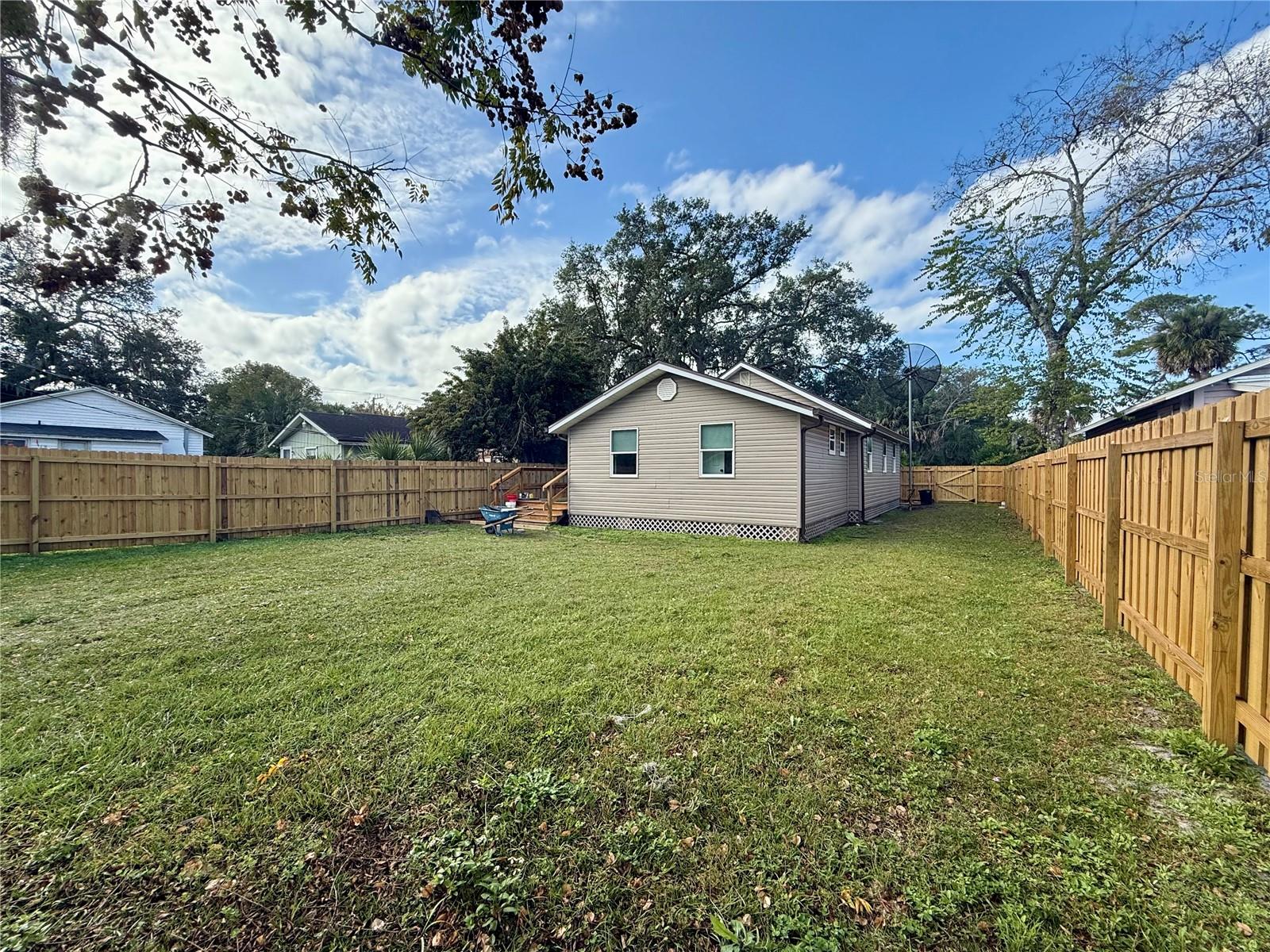 Image 9 of 13 For 1119 Hickory Avenue