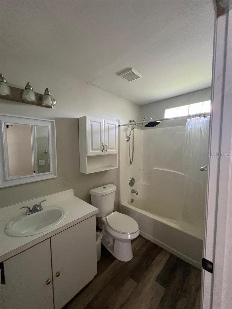 Image 4 of 5 For 733 Robin Court