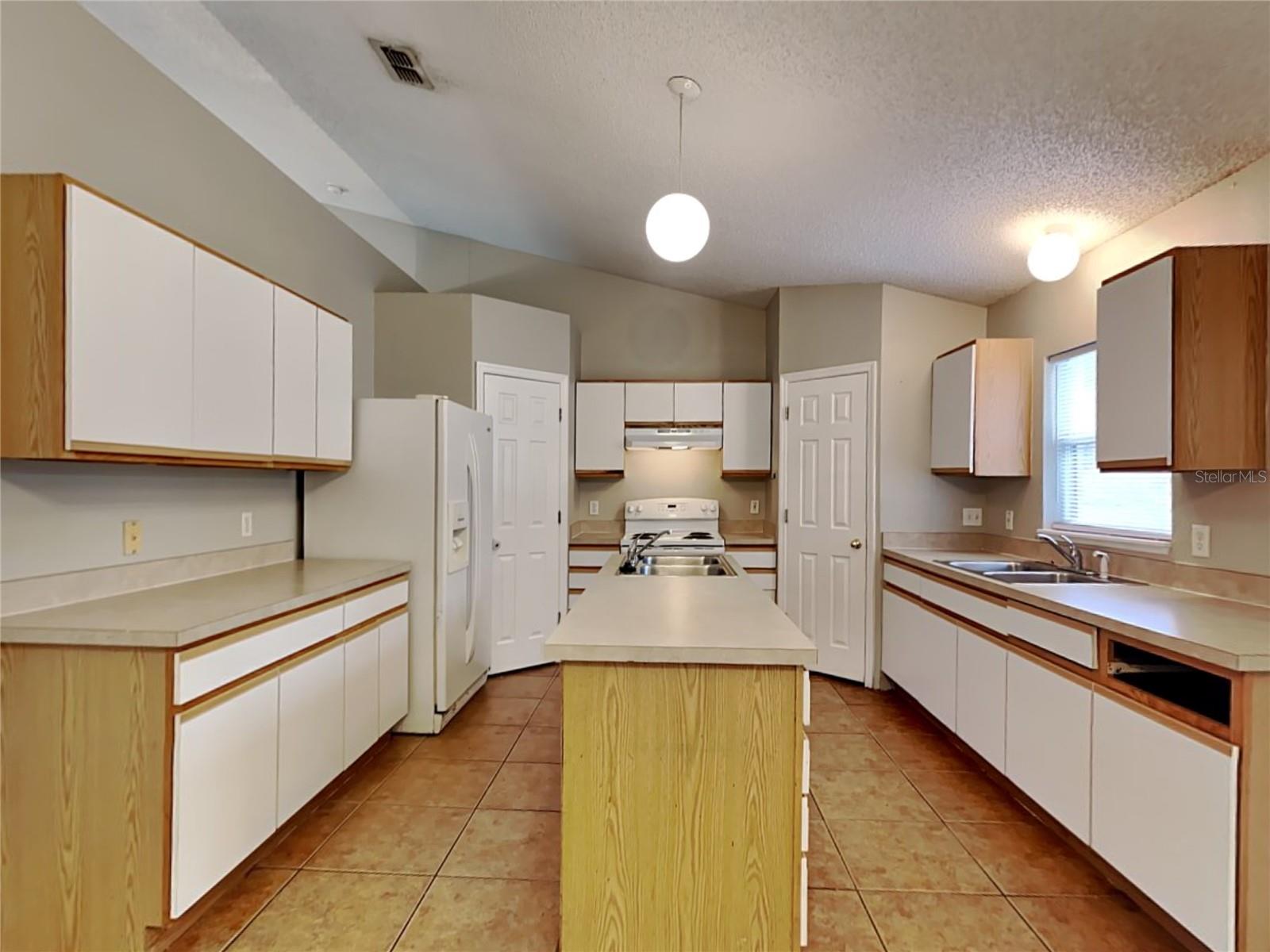 Image 7 of 18 For 3221 Utah Drive