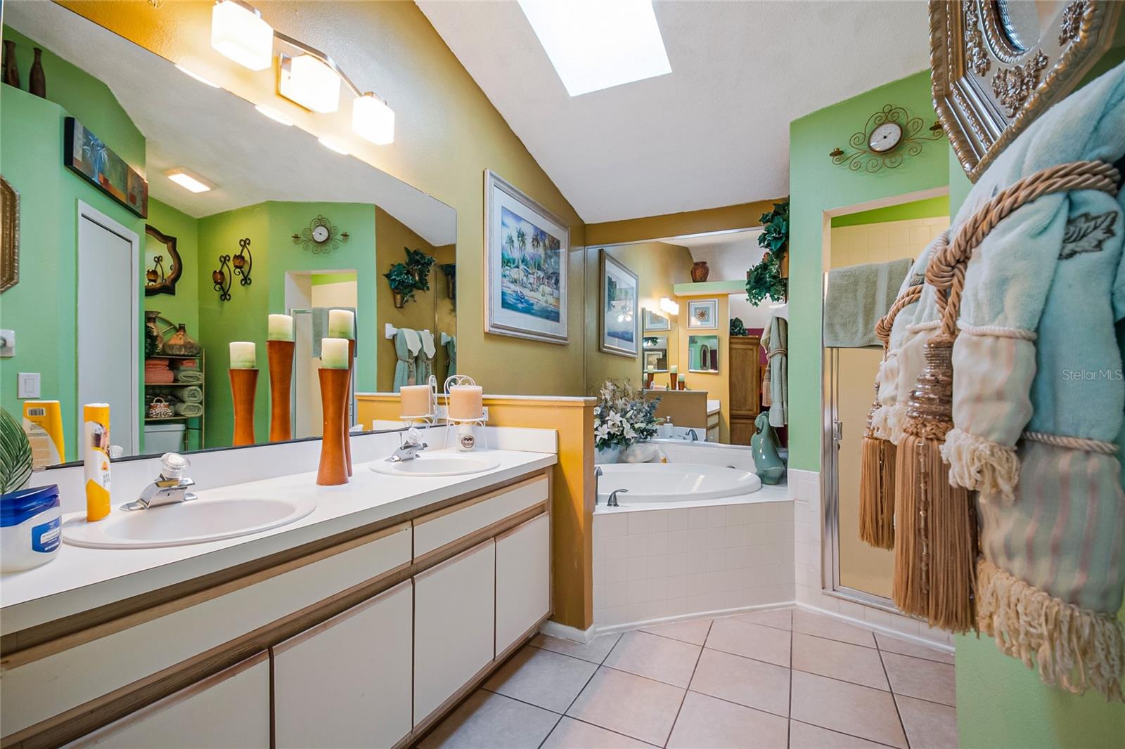 Image 18 of 27 For 7202 Edgewater Shores Court