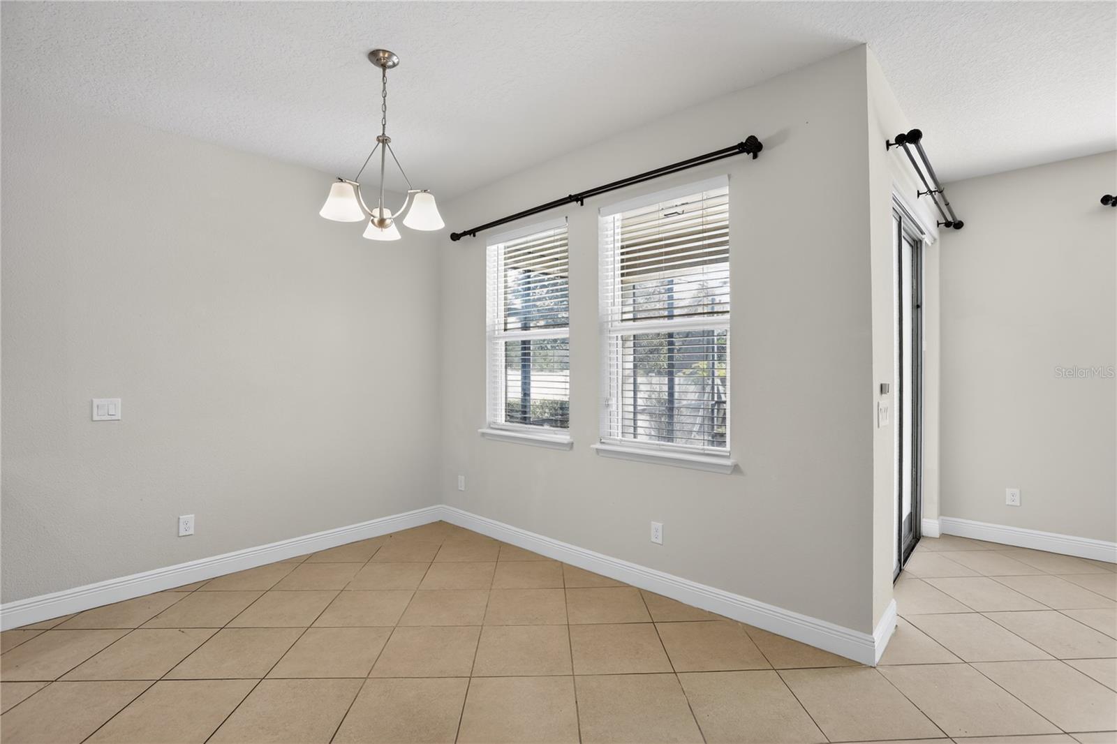 Image 5 of 17 For 817 Dusty Pine Drive