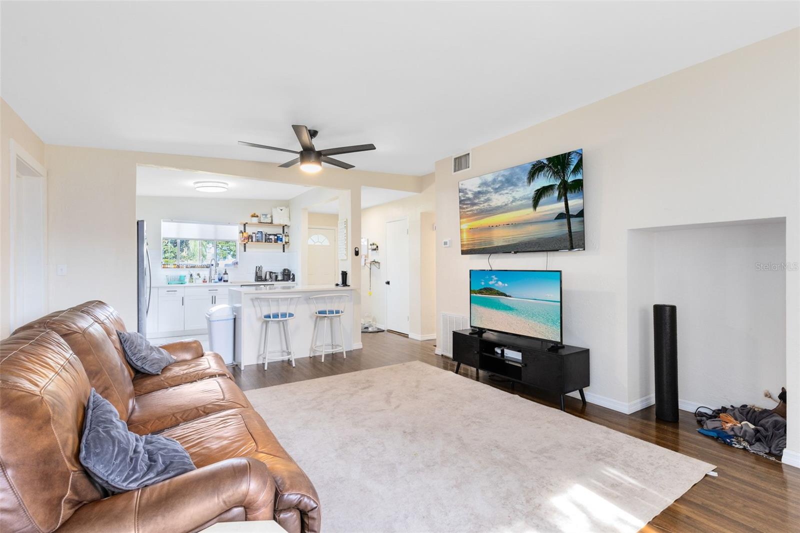 Image 2 of 28 For 424 Manhattan Avenue