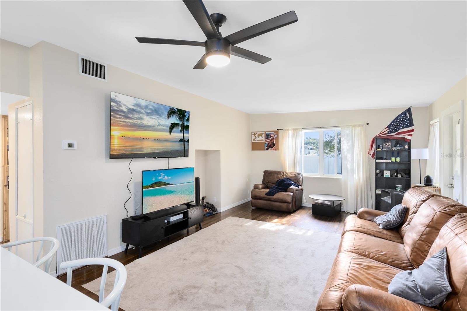 Image 4 of 28 For 424 Manhattan Avenue