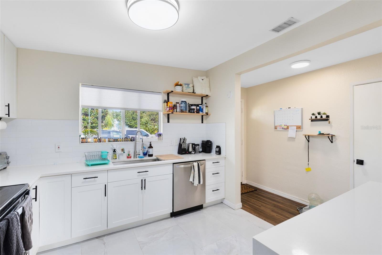 Image 8 of 28 For 424 Manhattan Avenue