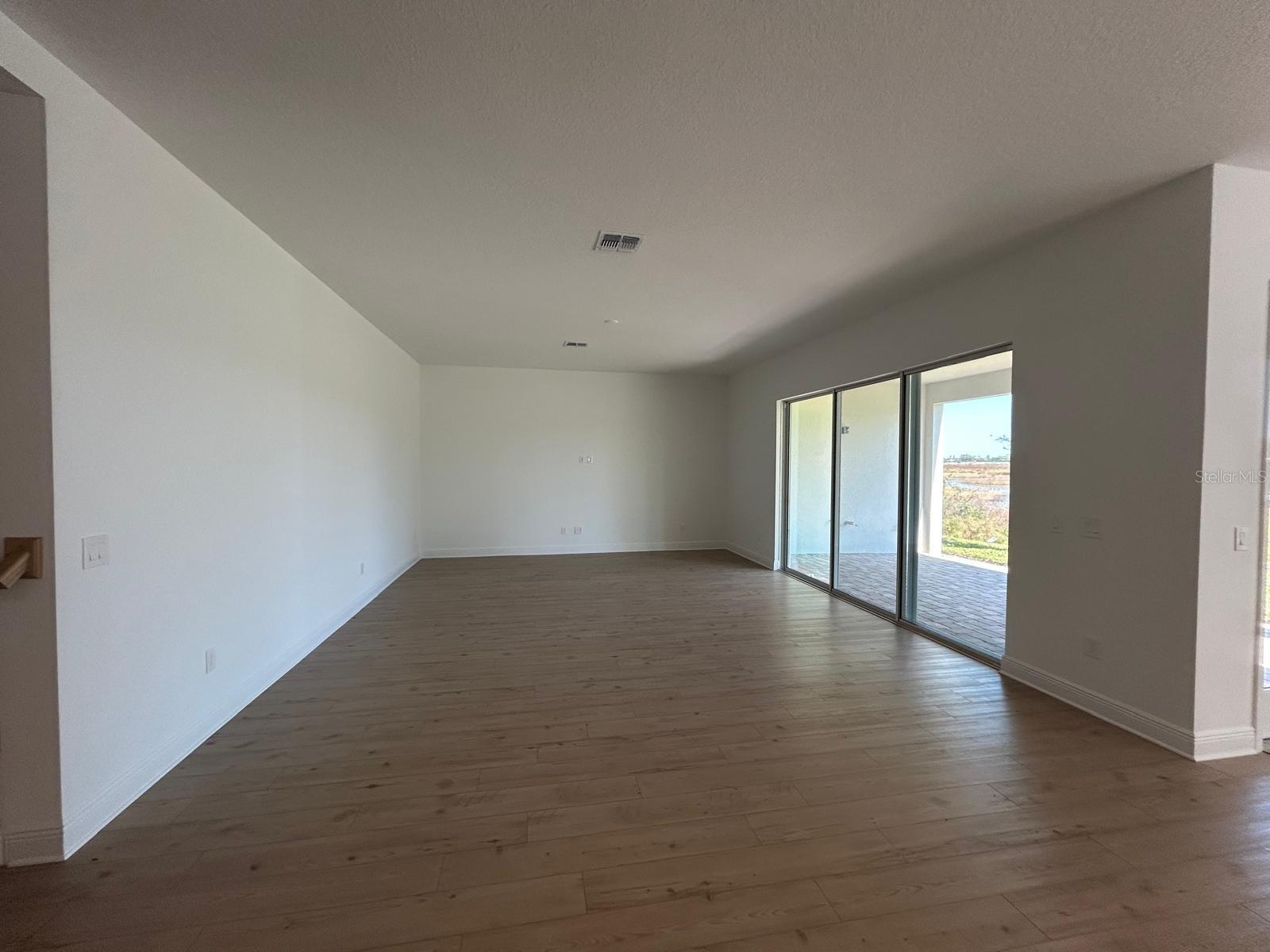 Image 13 of 55 For 13241 Tollcross Way