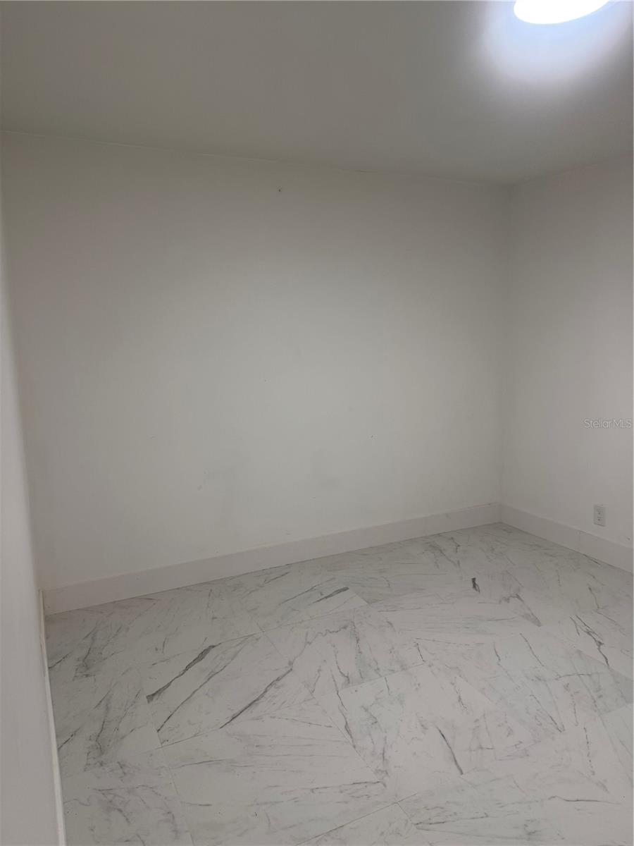 Image 22 of 46 For 305 Ann Street