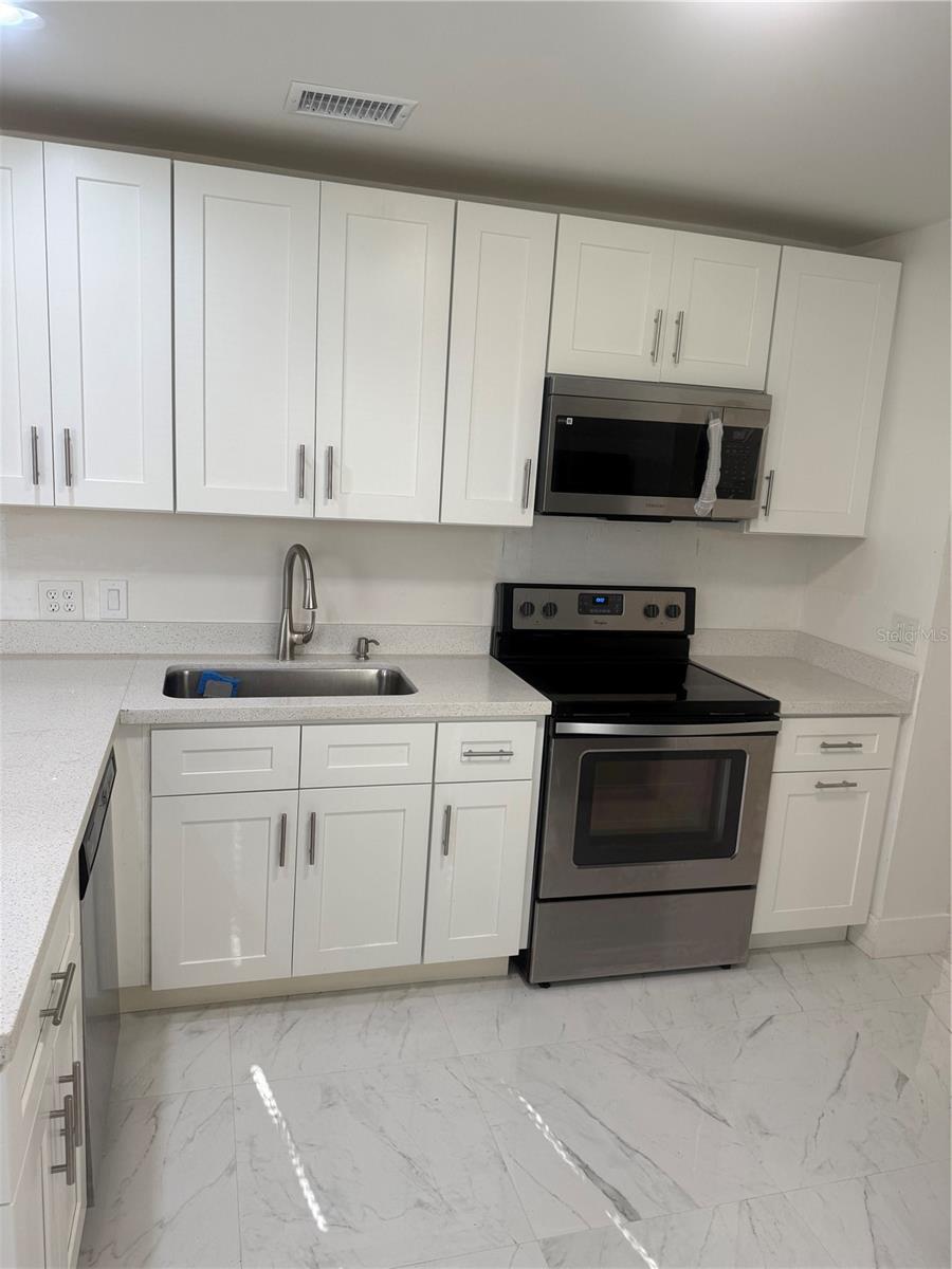 Image 33 of 46 For 305 Ann Street