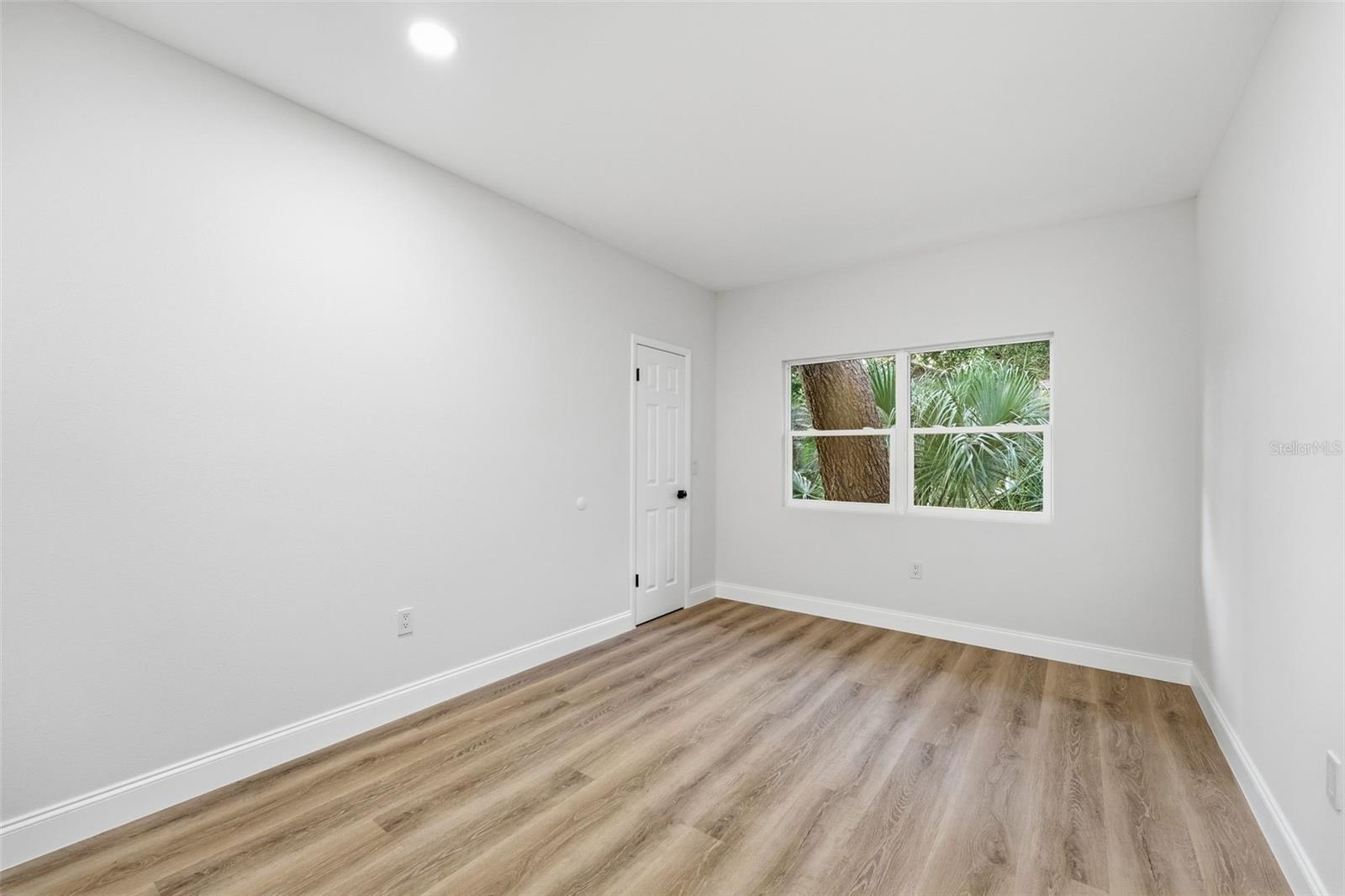 Image 20 of 29 For 504 Smokerise Boulevard