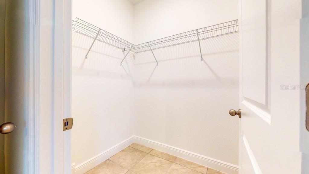 Listing photo id 15 for 9809 Swanee Terrace