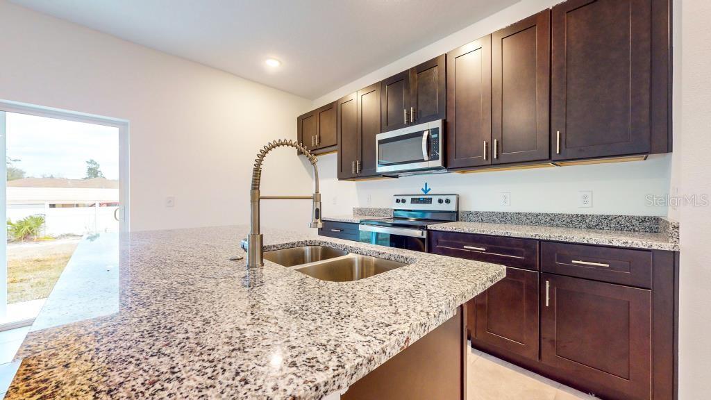 Listing photo id 6 for 9809 Swanee Terrace