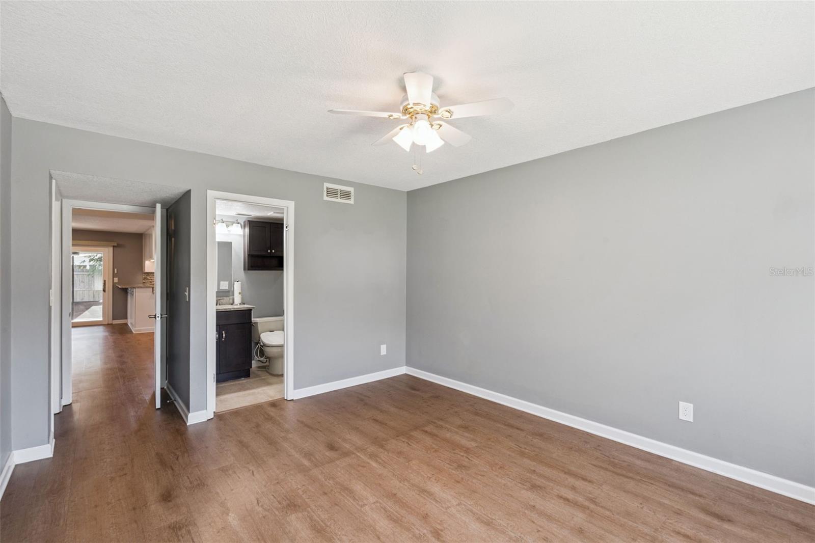 Image 21 of 40 For 2111 Churchill Downs Circle